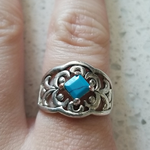 Jewelry - Vintage Turquoise silver tone distressed ring